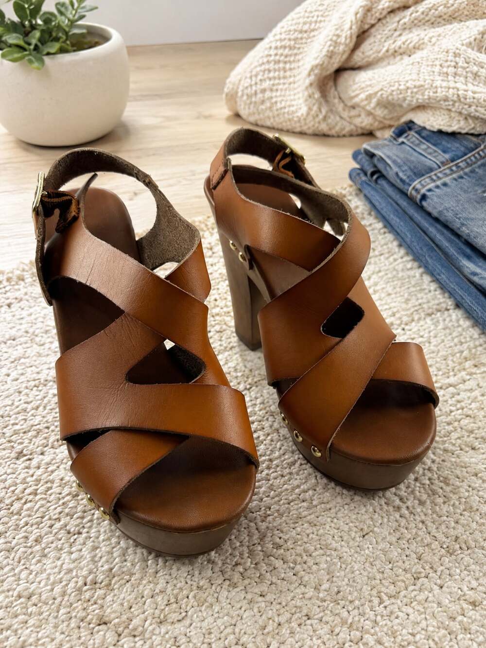 Candie’s Brown Platform Clog Heels Studded Leather Sandals Women’s Size 7.5